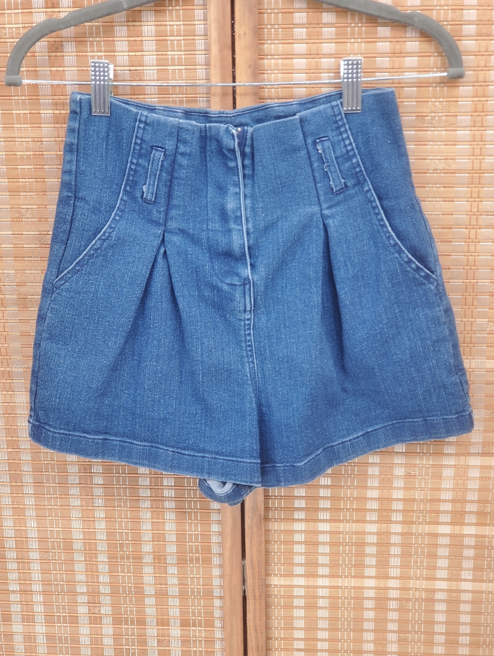 ♤ Mele E Pere High Waisted Pleated Denim Shorts Size Small